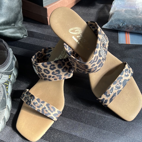 Sooo Cute!!! Onex Leopard Print Ladies Shoes - Picture 2 of 14